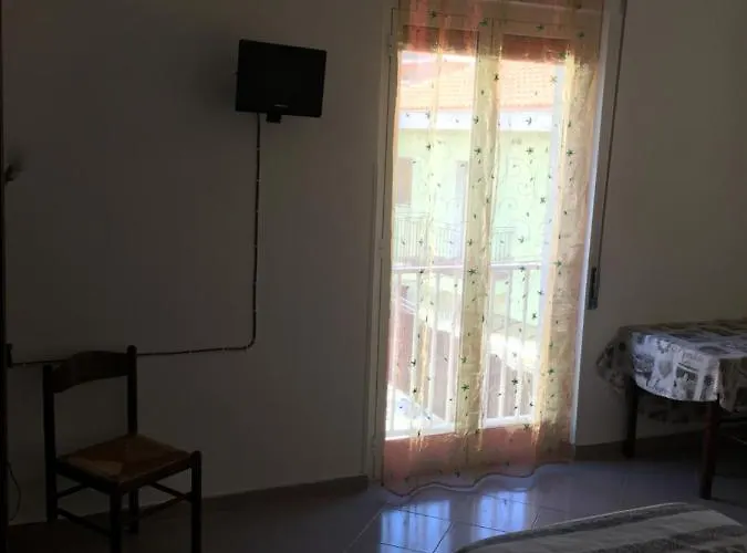 Miramare, 2 Camere, Cucina, Bagno, Ventimiglia